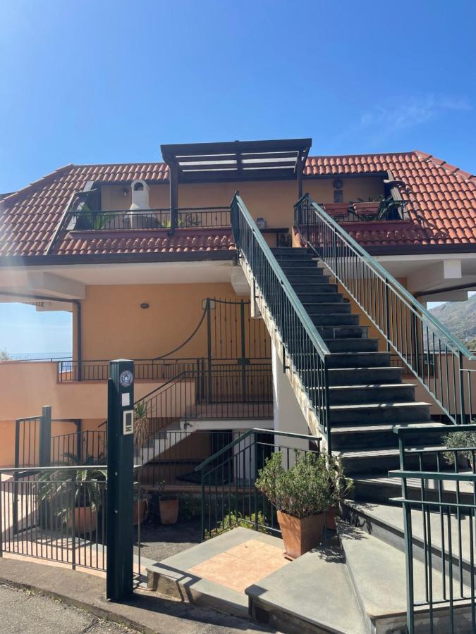 Casa Vacanze Cuzari Apartment Letojanni Exterior photo